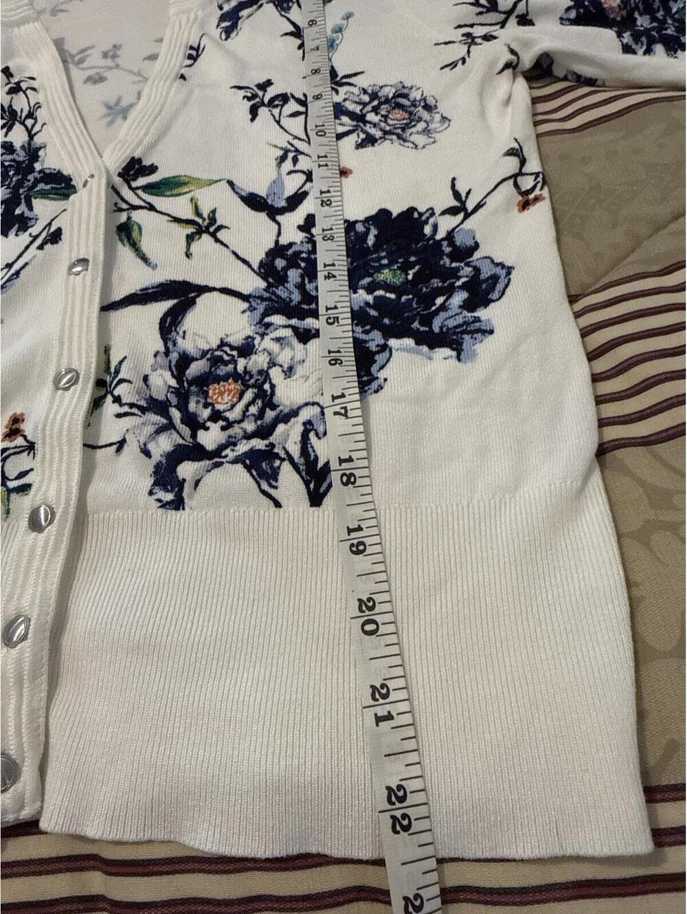 White House Black Market Floral Button-Up Cardigan Sweater Medium - Picture 5 of 6